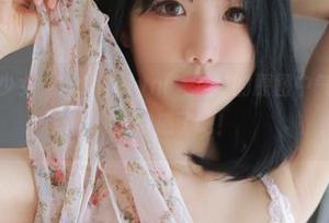 私拍加白衣少女，Addielyn(에디린)的原图中气质飘然而动，太带感了吧！