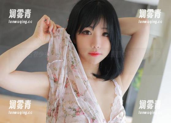 私拍加白衣少女，Addielyn(에디린)的原图中气质飘然而动，太带感了吧！