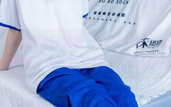 BoBoSocks袜啵啵 – 芝士的新一波，油亮黑原图，头一次觉得摄影师好对劲。