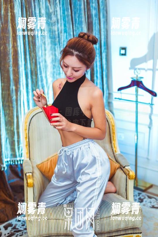 GIRLT果团网 - 图库中的高跟鞋野生土豪：王婉悠快来下载些乐子！