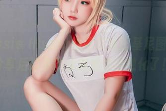 Messie Huang的阿库娅比基尼图集，分享后连你的冰淇淋都得融化了！