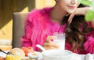 MiStar魅妍社 – 一瞥穆菲菲：全套图包里的可爱，让人微妙不已。