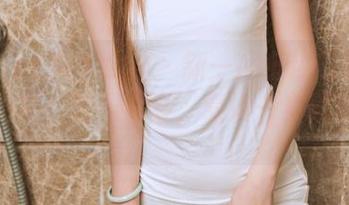 TouTiao头条女神 – 新一期小热巴校服写真集更新，校园青春，靠她一身就能复活。