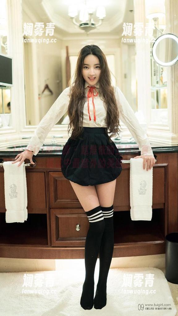 TuiGirl推女郎 - 赵惟依的空姐写真——巡航中最意外的美丽。