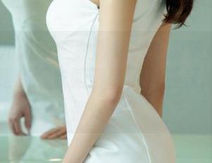 UGirls尤果网 – 瞅瞅徐梓伊穿旗袍的写真合集，是我选衣服选错了，还是她身上啥都好看？