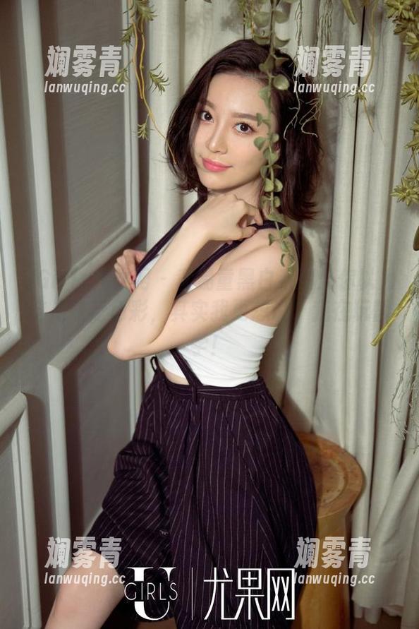 UGirls尤果网 - 李易童黑白系列：你以为这是缺乏色彩，其实我更想说、我在玩哲学！