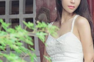 UGirls尤果网 – 跳入李颜儿的清纯写真，套图如同迎面扑来的海风，透着一丝丝顽皮。