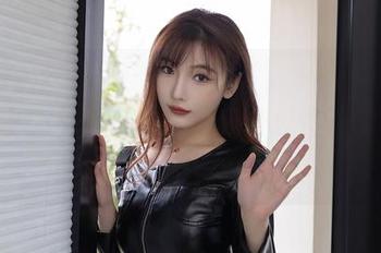 Xiuren秀人网 – 美图大赏，小泡芙winna在线，灰丝风啊风，无奈我这张丑脸只能默默圭多！