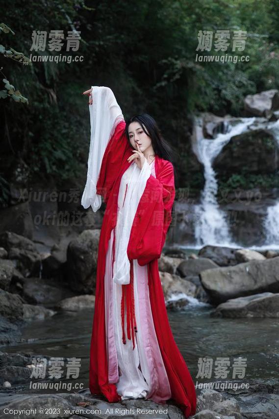 Xiuren秀人网 - 无意间发现，林文文yooki的这套“衣服”原图下载入口！