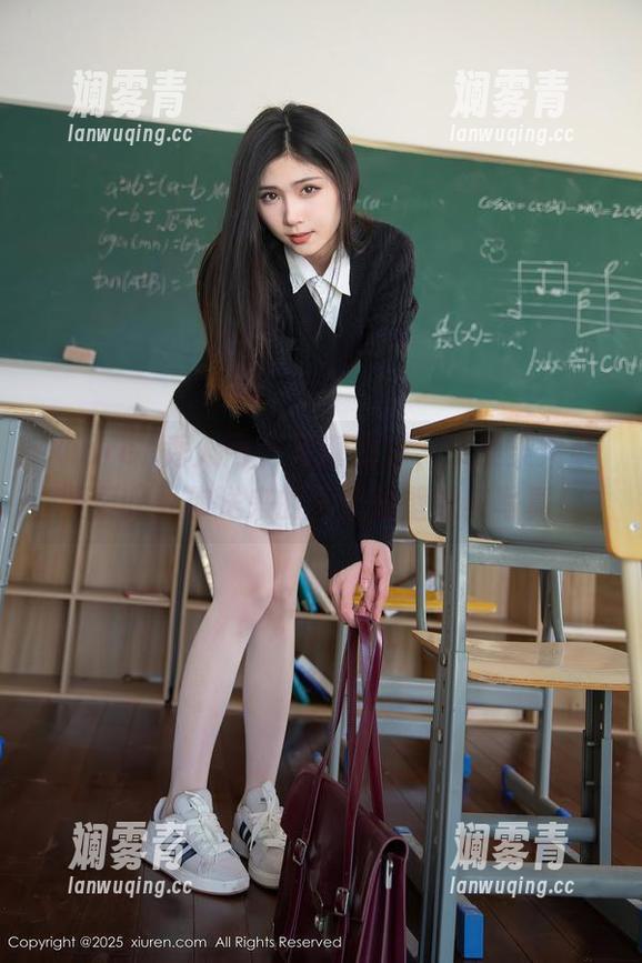Xiuren秀人网 - 圣诞快乐，艾栗栗栗栗栗栗吖为你送来的不止是壁纸与写真！