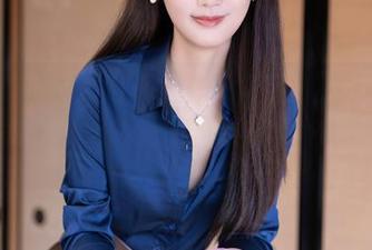 Xiuren秀人网 – 工作？不！是赵万灵的职业装图集，让我对职场有了些新的遐想。