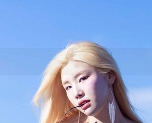 Yebin(전예빈)的短裙图片，敢问谁能不分神？