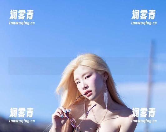 Yebin(전예빈)的短裙图片，敢问谁能不分神？