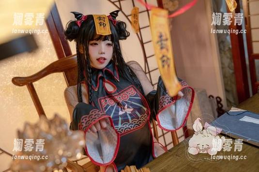 Yiko湿润兔的图集，慵懒逐浪，免费送你不一样的“懒散”体验。