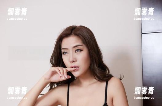 YouWu尤物馆 - 日常中的意外——艾小青的私拍套图大揭露！