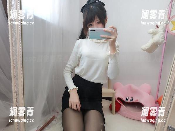 nagesa魔物喵踩着牛仔裤，夏天的原图资源真让人捧腹！