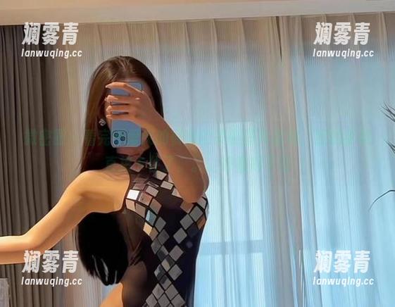 微密圈 - 看完不爱笑的赛琳的美腿图片福利，我的手机直接卡住了。。。好看得不行