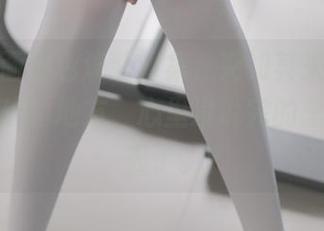 兔玩映画黑色泳装图集，突如其来的戳中内心柔软的地方，心里没说完的念头飘过去了。