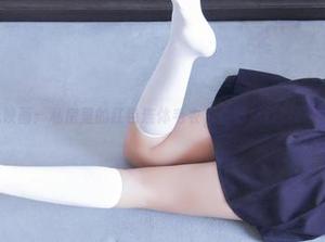 兔玩映画：私房里的红色连体毛衣，它好像在跟我说话？