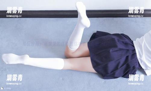 兔玩映画：私房里的红色连体毛衣，它好像在跟我说话？