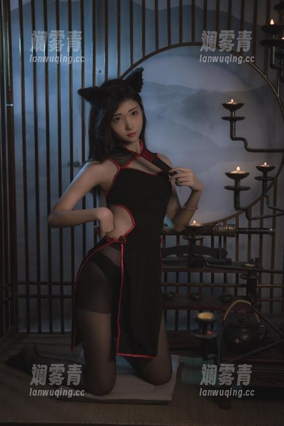 这是什么？南桃Momoko和圣诞彩灯在图片里做朋友了！
