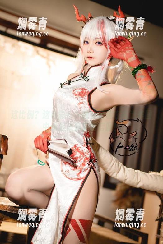 这比例？这色彩？卜呦的套装在高清美图中看起来确实很信服！