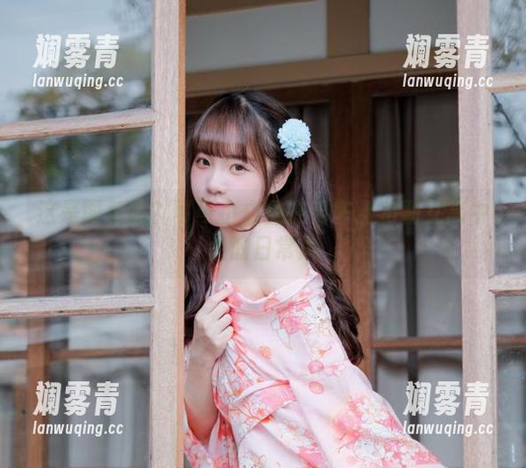这是图包吗？可可小白兔在电车上勾勒女高中生的日常风