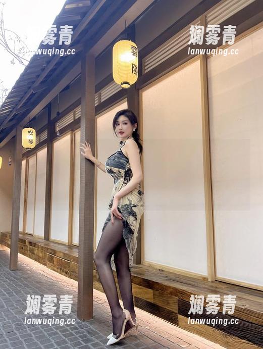 微密圈 - 当豹纹遇到周妍希，这个图包预示着时尚与野性的绝妙平衡，我是说，你懂的？