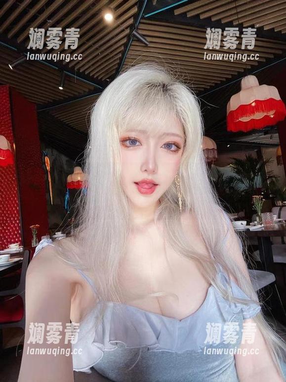 更新时间到，啾小妍的白色写真，让我心中火花四溅，真是没话说。