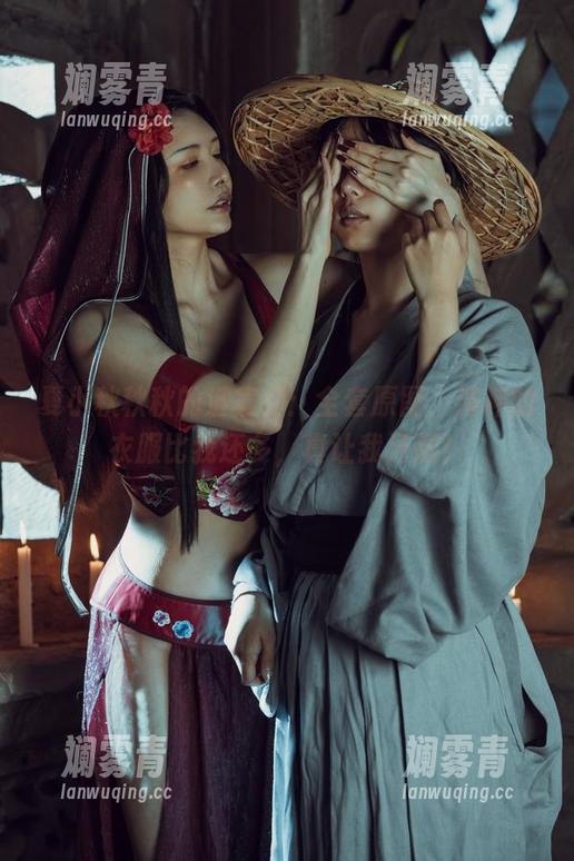 夏小秋秋秋的波塞冬：全套原图，海神的衣服比我还多，真让我汗颜！