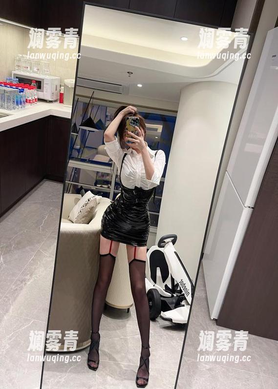 微密圈 - 奔跑的晶骡儿和她的豹纹写真，似乎在说：我们俩都是今天最闪亮的存在！