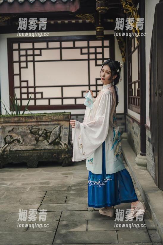 如月灰的毛衣作品，品味它，多一份温柔