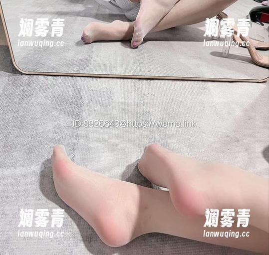 微密圈 - 婉柔yyyy滑进牛仔裤，免费打卡美图，腿长得像是拼了命！