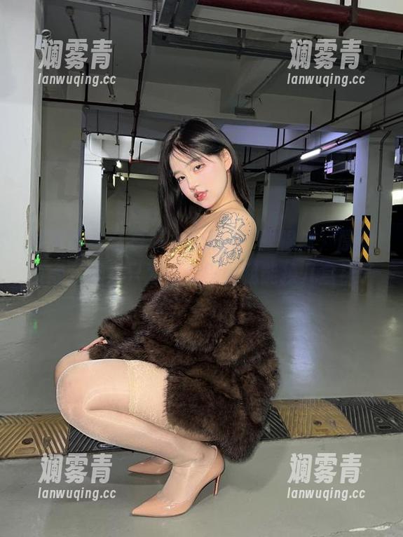 微密圈 - 认真瞧小u优优子的棉袜，原图值得下载，只为这个搭配我能换几盒袜子。