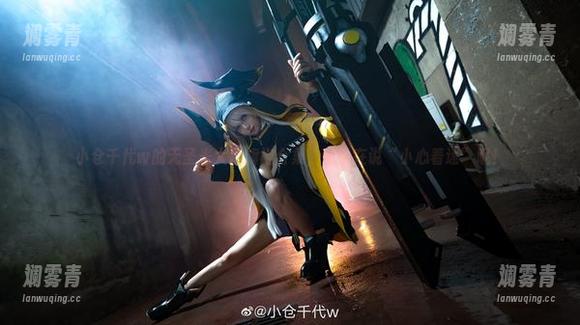 小仓千代w的无圣光大凤旗袍合集，似乎在说“小心着迷”呢！