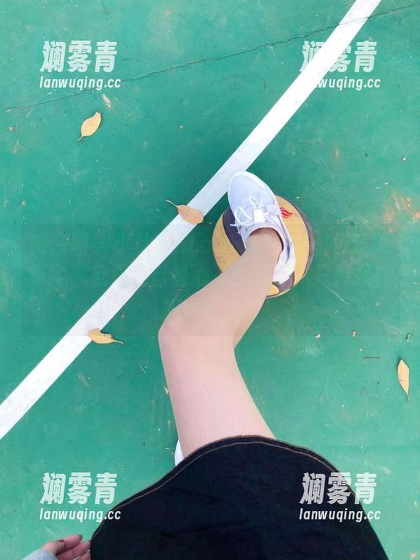 微密圈 - 小仙女ELaine的户外图包还原真实，反正我已经心不在焉了，只想呆在那幅画里。
