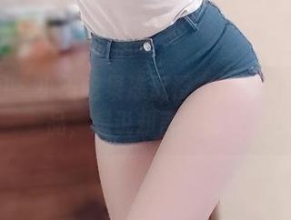 微密圈 – 小玉吃果冻沉浸在死库水中的作品，想说却言不由衷