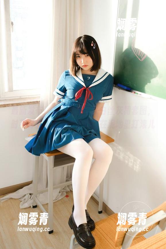 最新发布！少女秩序带来白丝灰裙套图，时不时就让我想到了她们在泥地里打滚儿的样子