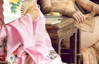 尤果网 – 对于婚纱定制这回事，艾小青的写真让我产生大量“囧”的联想和想法。