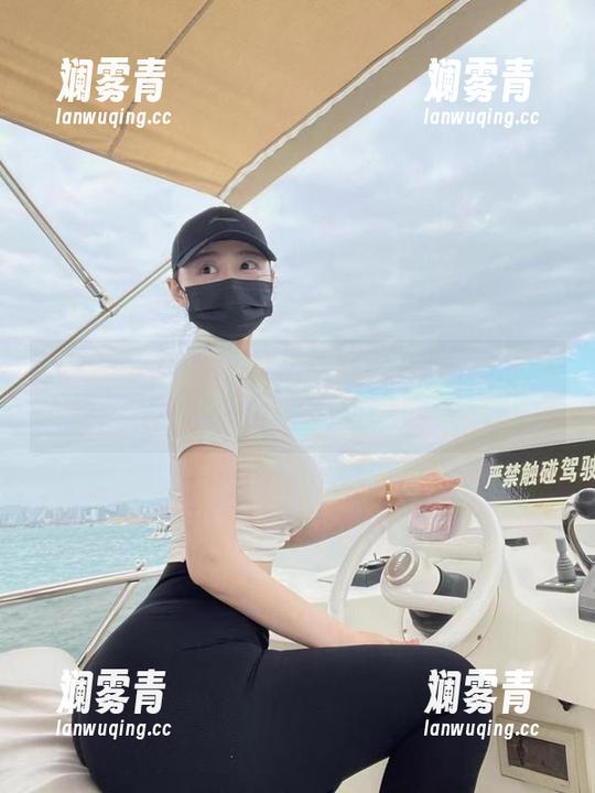 微密圈 - 制服也能撕掉标签，来看左公子666的高清图册吧！