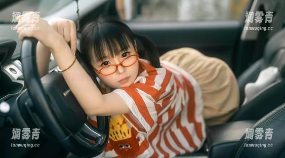 幼水铃衣 幼水铃衣的图包:小猫猫的表情包,为你的聊天增加无尽乐趣。
