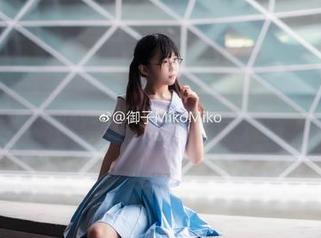 探寻御子Yumiko的白色幽灵，在线图集就像一封情书！