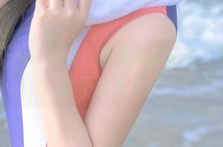 抱走莫子aa写真：短裤里的轻松一刻，高清不让人失望