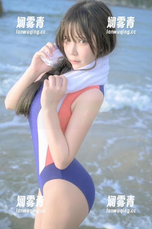 抱走莫子aa写真：短裤里的轻松一刻，高清不让人失望