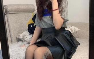 微密圈 – 美图狂想：提袜少女的美足，那叫一个迷人，是袜子自尊心的最佳代言！