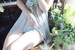 是三不是世w的写作，碧蓝航线能代冒着冰的余温，作品引发的小众讨论。