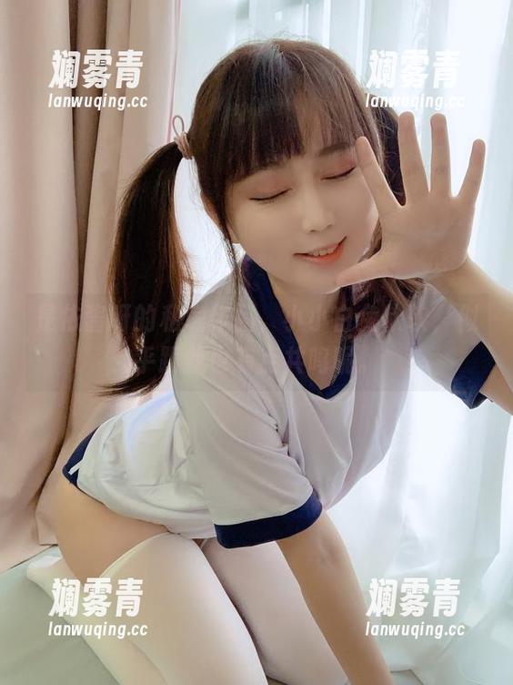是依酱呀的私房作品，小小白兔软软，似乎跟我也有点共鸣呢。