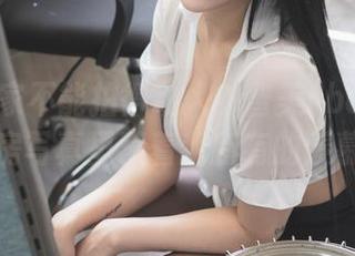 谁说居家不能拍得动人？普美(bomi)的私房写真里藏着我所有的羡慕！