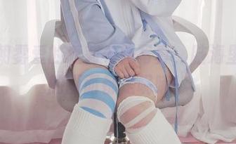 看着朝雾爱的爱莉希雅写真，脑海里浮现的画面都是呢喃！