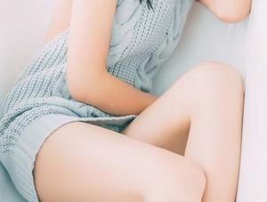 果团网 – 龚玥菲少女：图库里的“青春版图书馆”，谁会翻书？